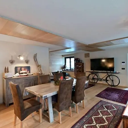 Charming 3-bedroom In Courmayeur, Aosta Valley Casa de Férias Courmayeur