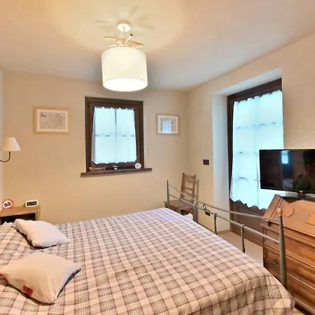 Casa de Férias Charming 3-bedroom In Courmayeur, Aosta Valley