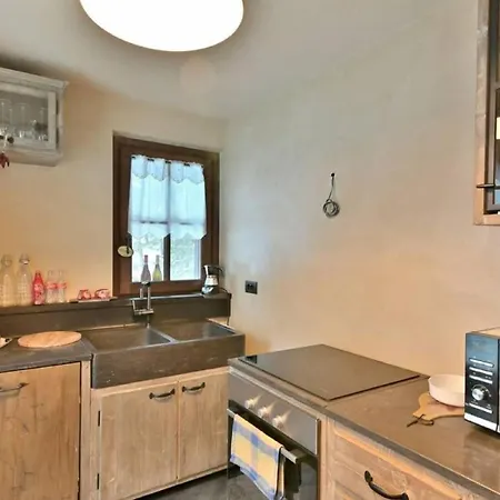 Charming 3-bedroom In Courmayeur, Aosta Valley Prázdninový dům *