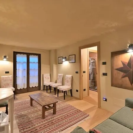Charming 3-bedroom In Courmayeur, Aosta Valley Holiday home *